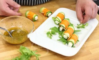 Сырные рулеты из кабачков и моркови