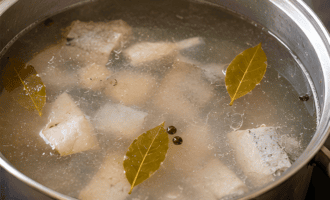 Рыбный суп с овощами и зеленью
