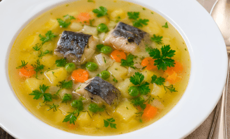 Рыбный суп с овощами и зеленью